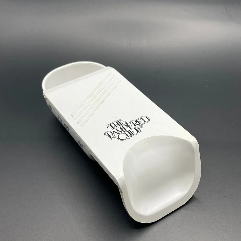 The Pampered Chef Adjustable Measuring Cup White Plastic 1/2 Cup 125ml USA made